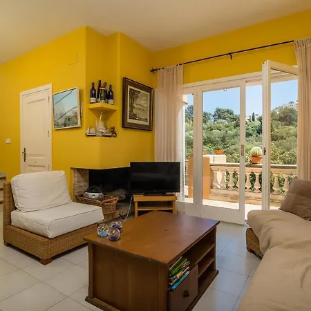 Sleeps 6 Pool